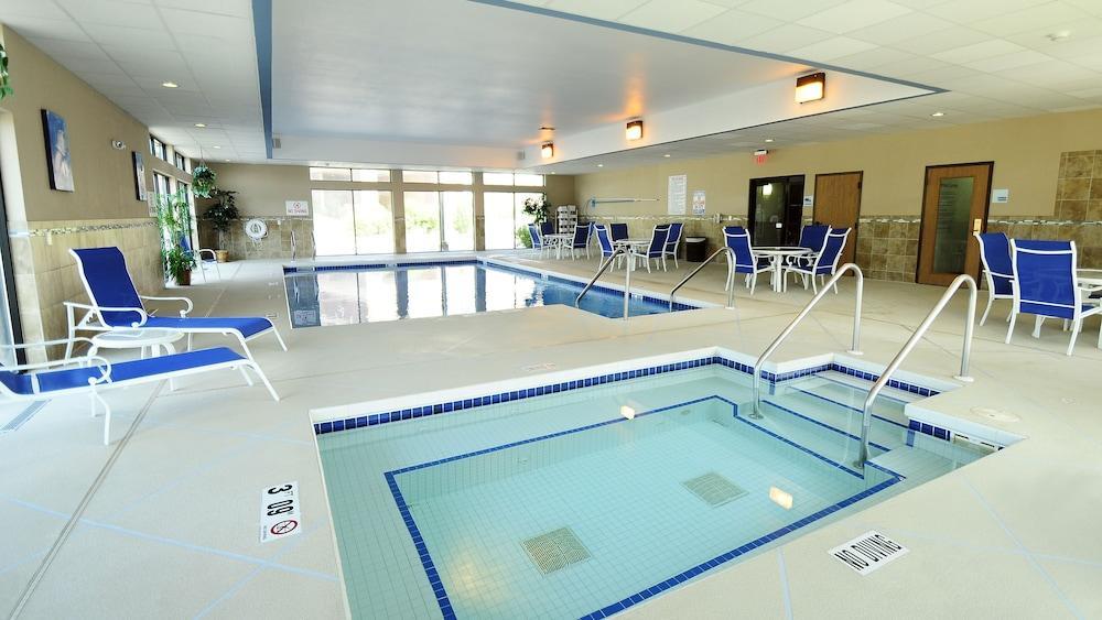 Holiday Inn Express - Delafield By Ihg Екстер'єр фото