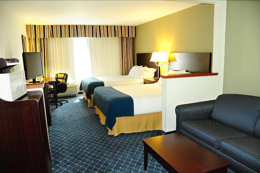 Holiday Inn Express - Delafield By Ihg Екстер'єр фото
