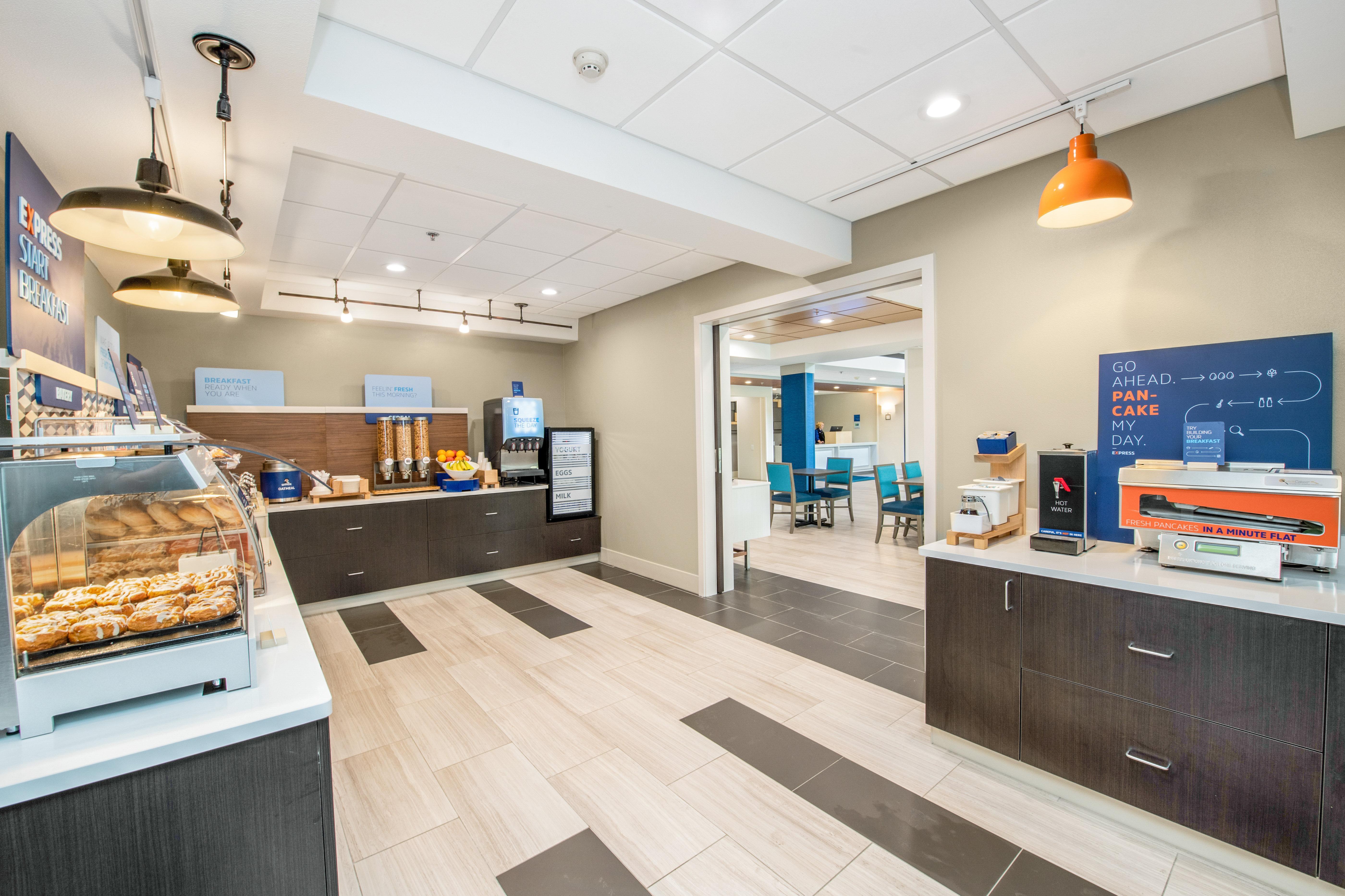 Holiday Inn Express - Delafield By Ihg Екстер'єр фото