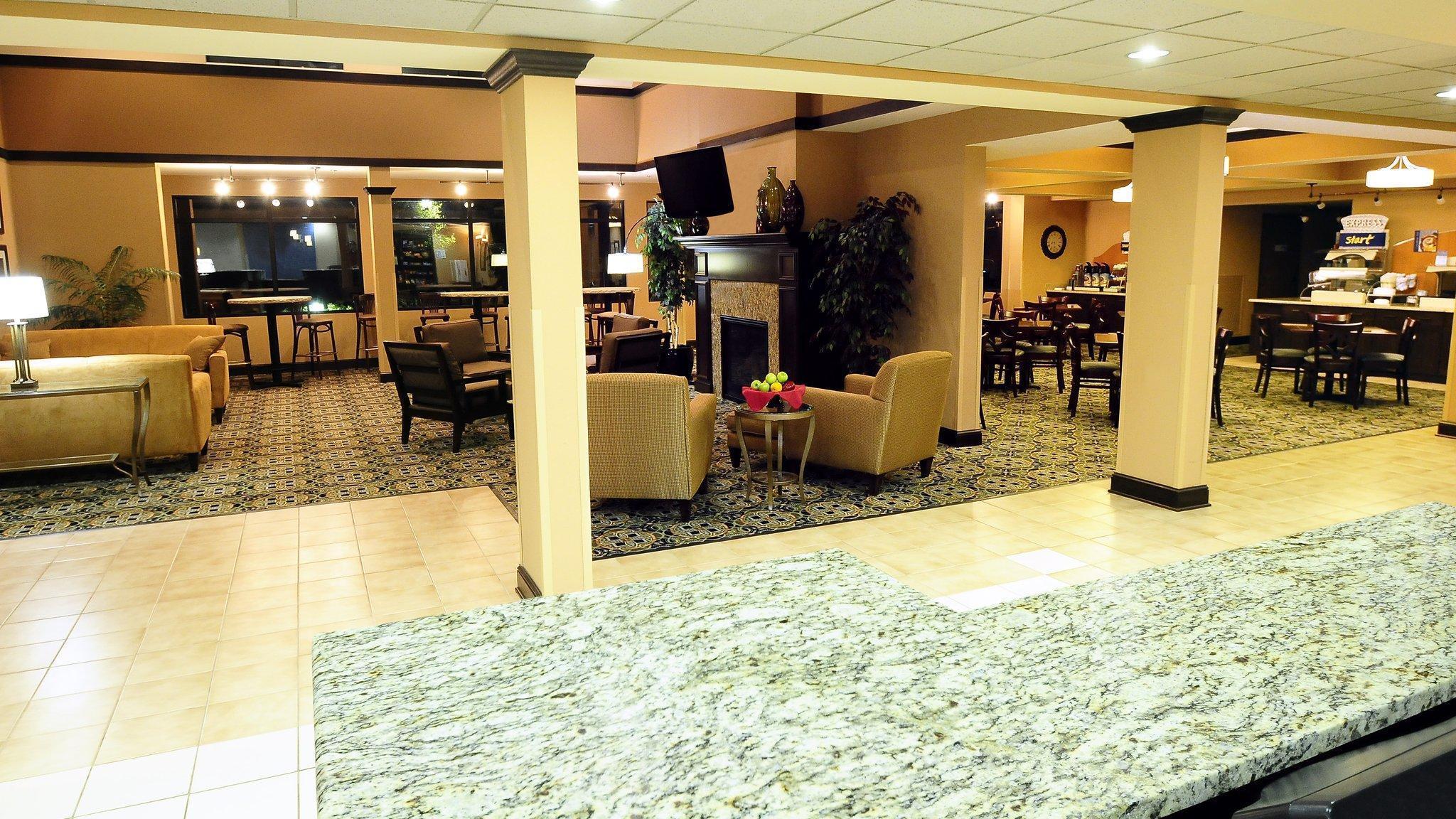 Holiday Inn Express - Delafield By Ihg Екстер'єр фото
