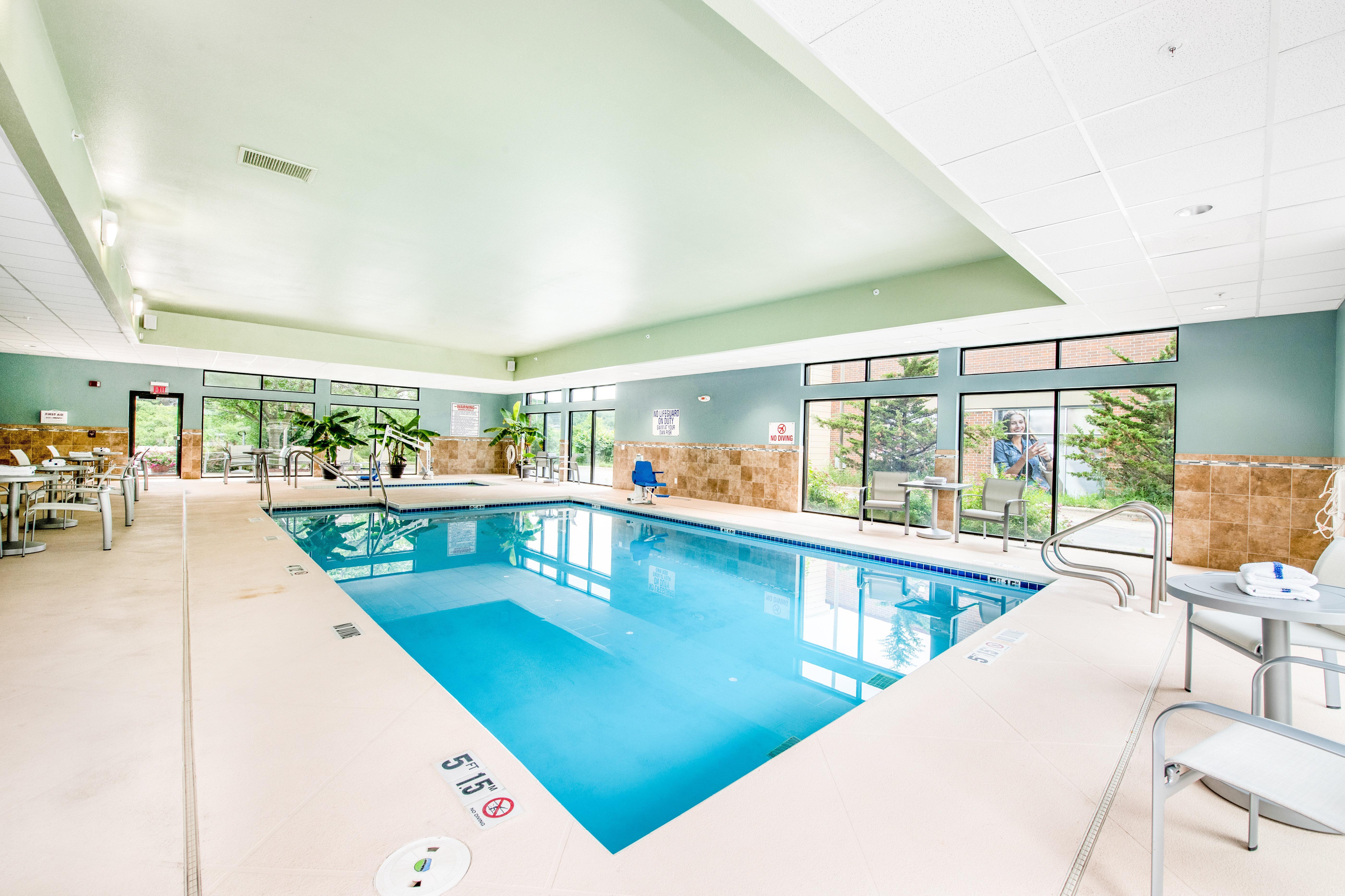 Holiday Inn Express - Delafield By Ihg Екстер'єр фото