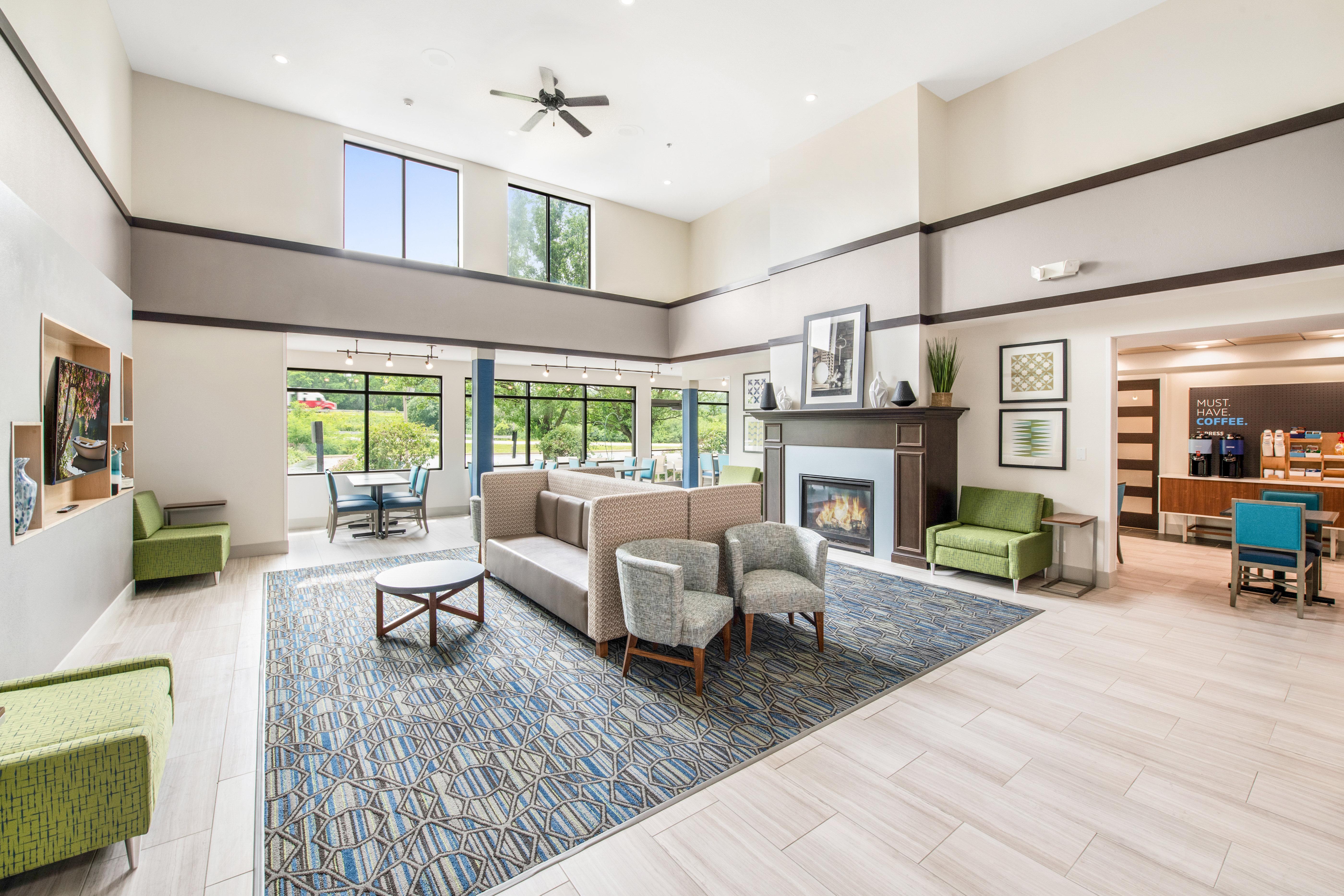 Holiday Inn Express - Delafield By Ihg Екстер'єр фото