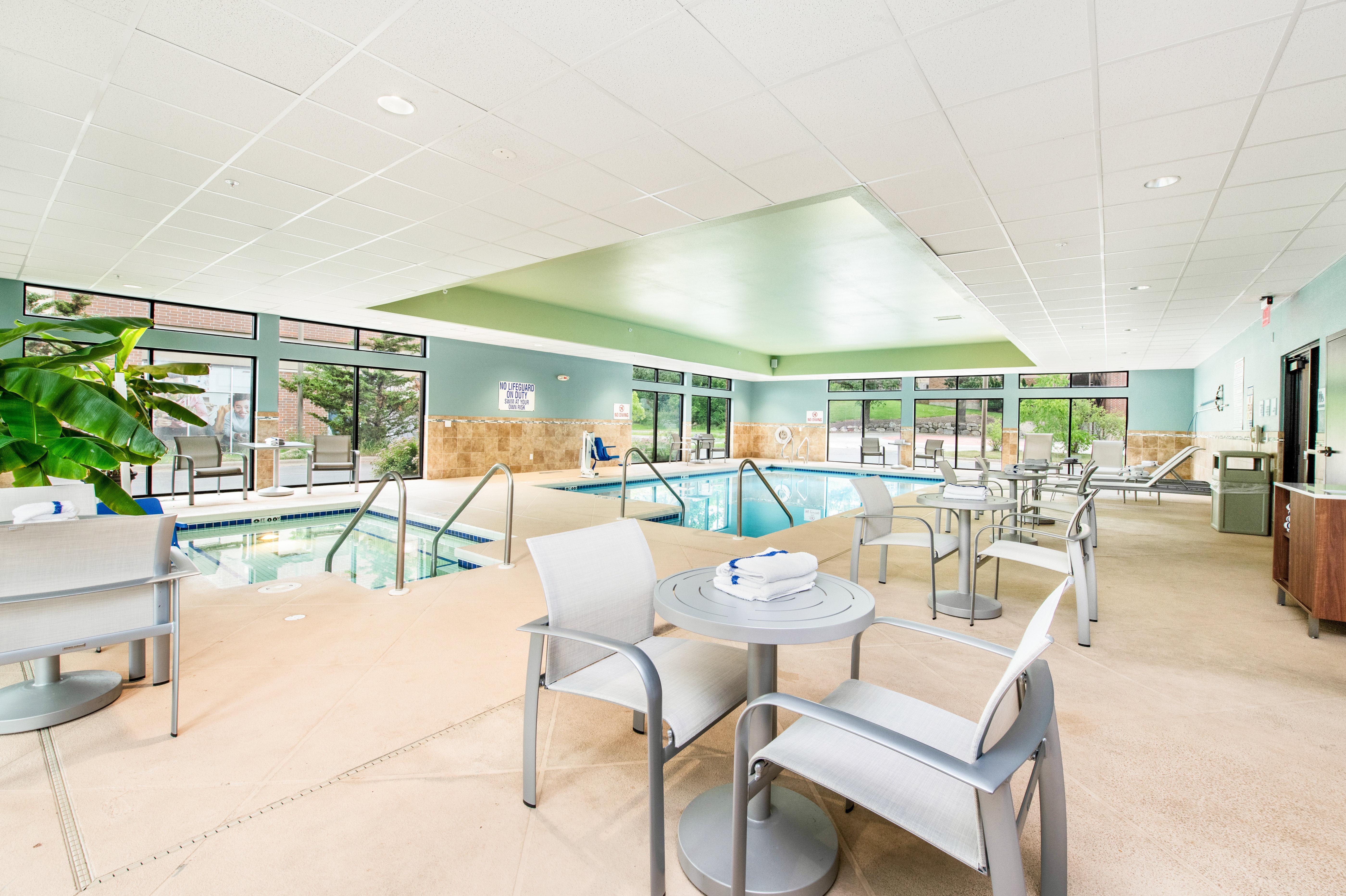 Holiday Inn Express - Delafield By Ihg Екстер'єр фото