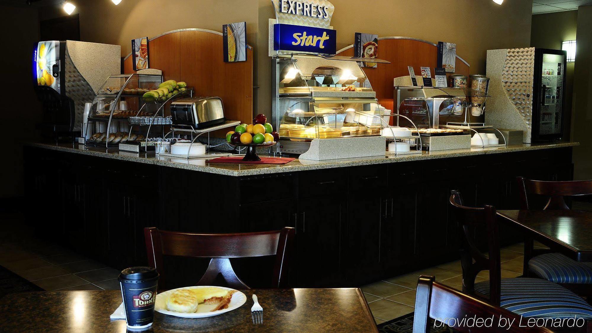 Holiday Inn Express - Delafield By Ihg Екстер'єр фото