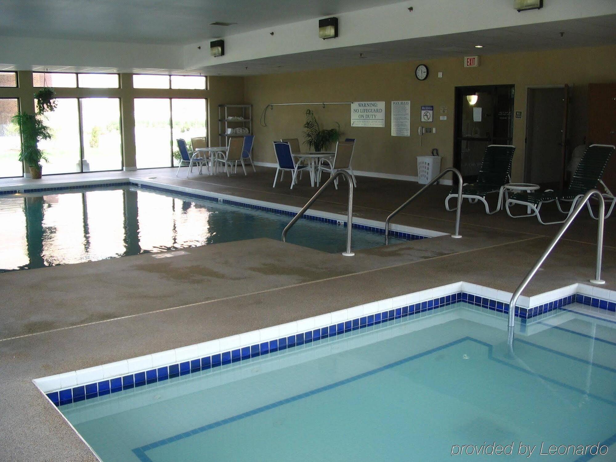 Holiday Inn Express - Delafield By Ihg Екстер'єр фото
