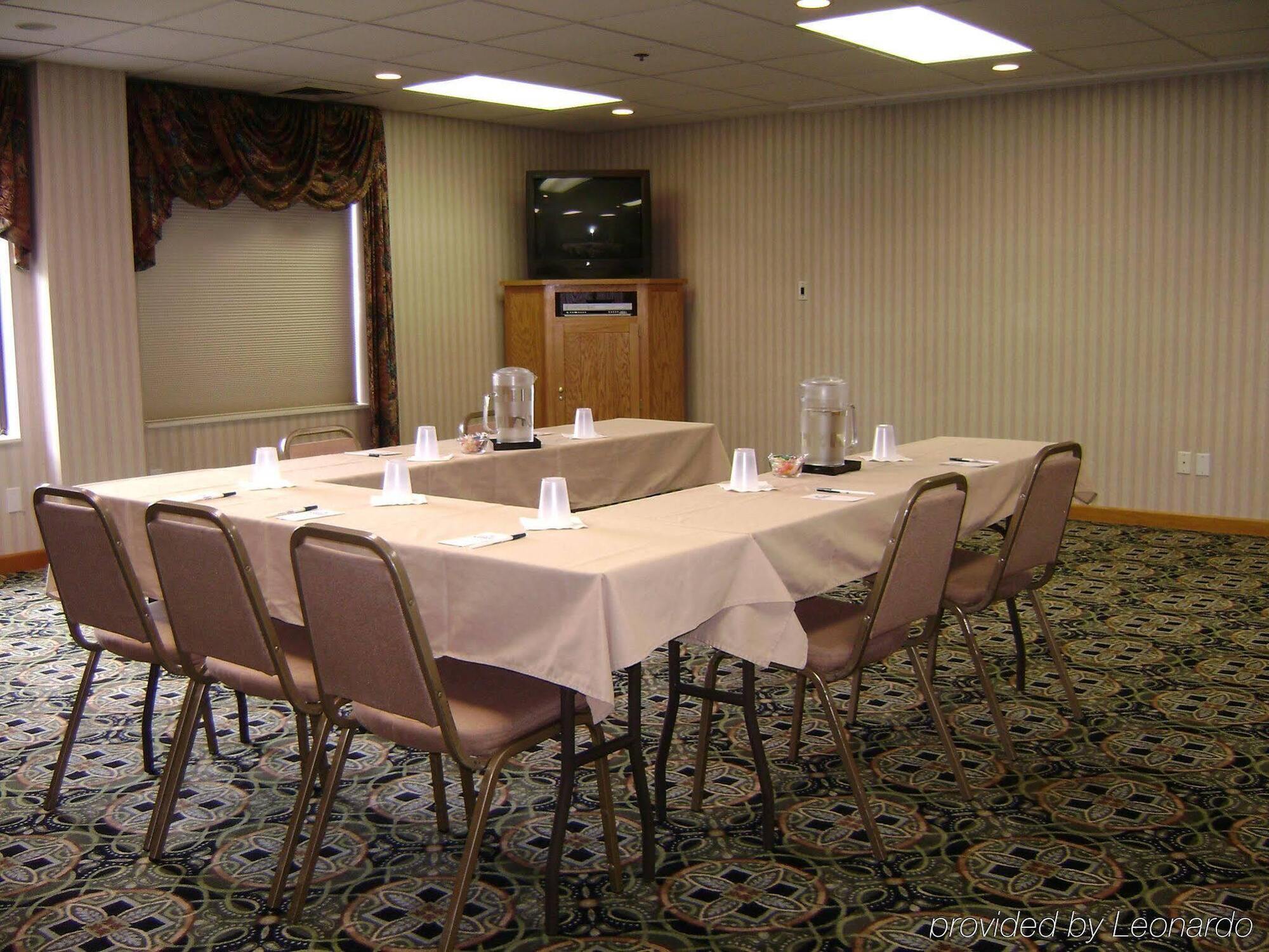 Holiday Inn Express - Delafield By Ihg Екстер'єр фото